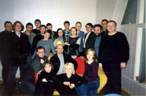 Слева третий — Савва Раводин, с коллегами в студии «Ладного Утра». Телеканал «Лада ТВ». 1990-е. Фотография из архива Саввы Раводина.