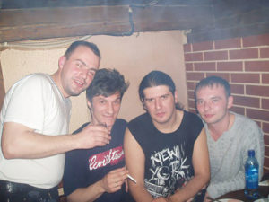 Александр Чернецкий и Виталий Кацабашвили со слушателями. 2000-е. Фото: Денис Водолазкин.