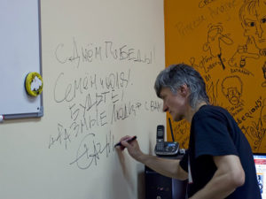 Александр Чернецкий в студии «Своего радио». Москва, 2015 год. Фото: Татьяна Кирсанова.