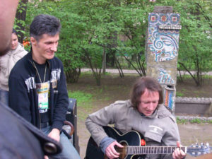 Александр Чернецкий и Алексей Летуновский на улице. Октябрь 2007 года. Фотография: Дмитрий Додонов.
