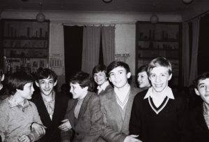 Школьная дискотека. 7 марта 1981 года. Фото из архива Александра Чернецкого.