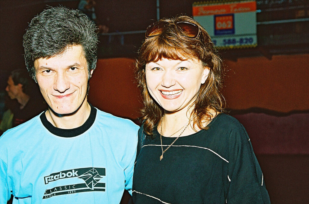 Александр и Инна Чернецкие. Перед концертом в Харькове. 15-летие группы «Разные Люди». 29 мая 2005 года. Фото: Владислав Уразовский.