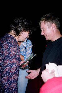 Фото 001 – Сергей Чиграков и Алексей Шераутин. Знакомство после концерта. Москва. Клуб «Табула Раса». 22 сентября 2002 года. Фото из архива Алексея Шераутина. Сергей Чиграков и Алексей Шераутин. Знакомство после концерта. Москва. Клуб «Табула Раса». 22 сентября 2002 года. Фото из архива Алексея Шераутина.